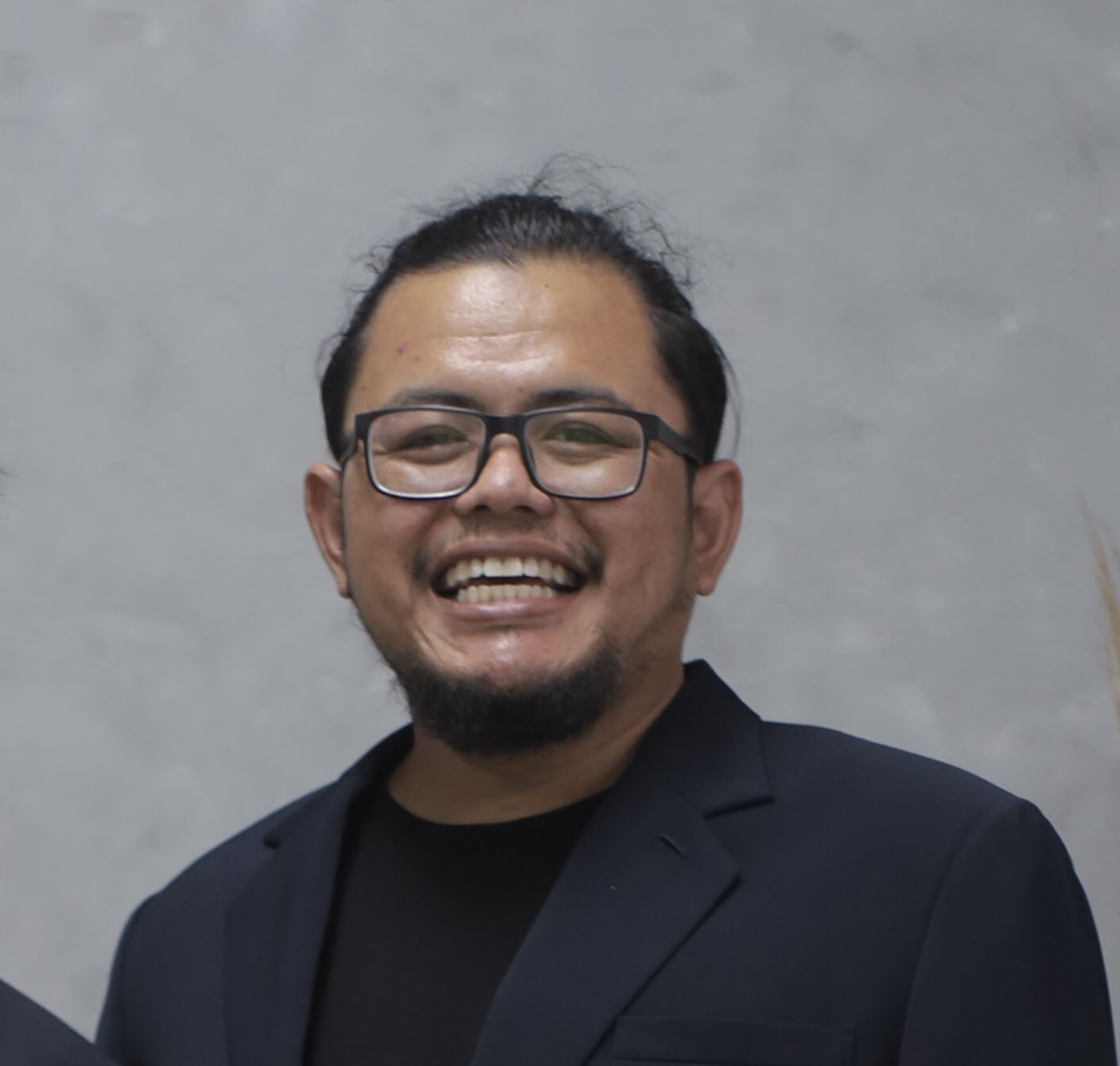 Arief Suryawan ♥ Associate Writer